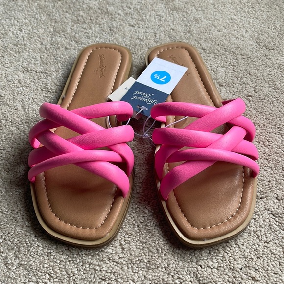 NWT pink and tan slide in sandals 🩴 - Picture 1 of 3